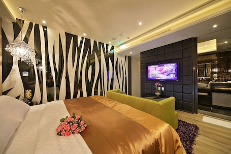 Deluxe Double Room C | Soundproofing, free WiFi, bed sheets