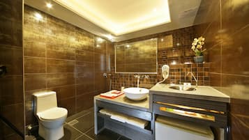 Superior Double Room | Bathroom | Separate tub and shower, jetted tub, free toiletries, hair dryer