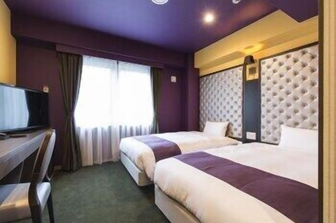 Cortinas opacas, tabla de planchar con plancha, wifi gratis