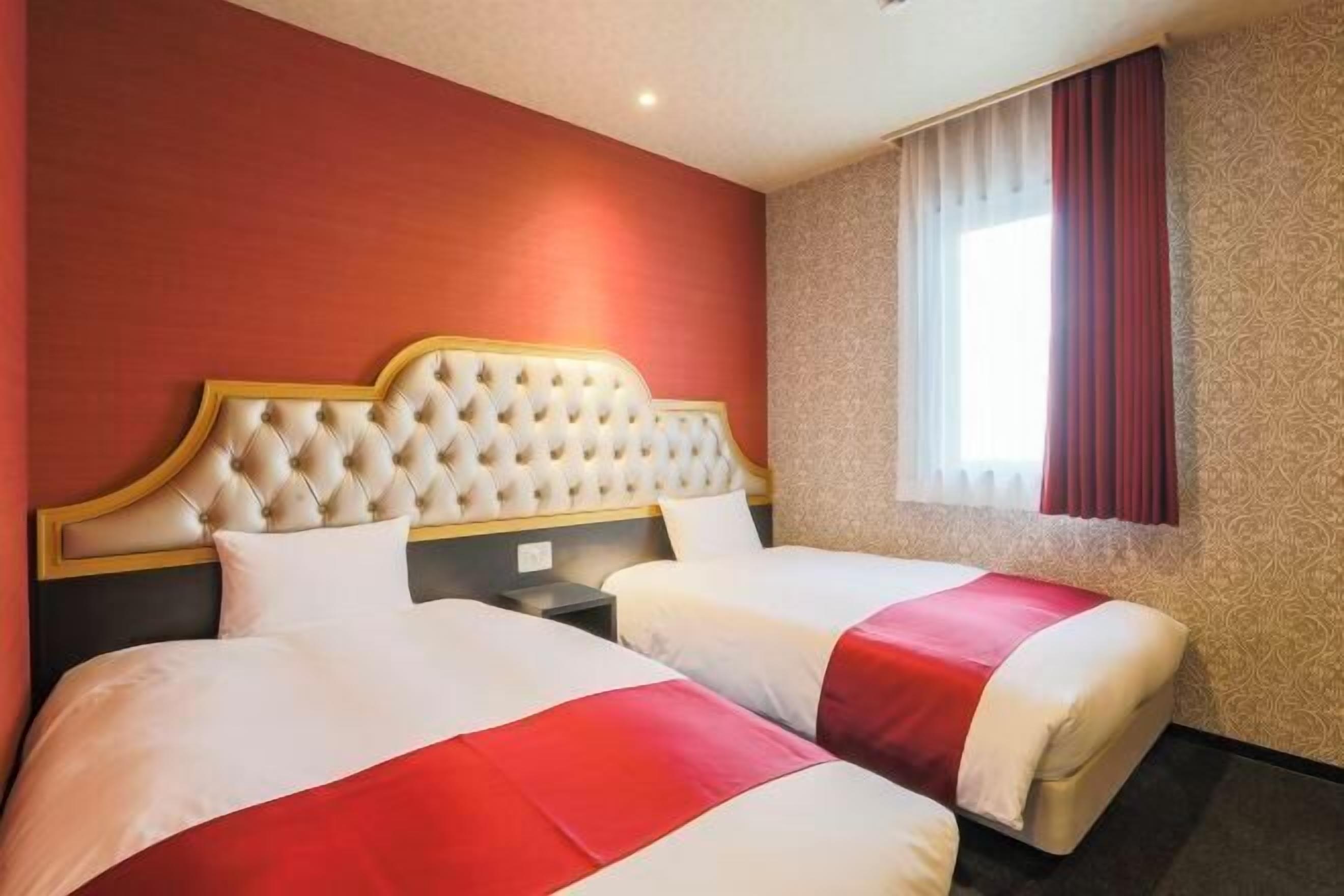 ผ้าม่านกันแสง, เตารีด/โต๊ะรีดผ้า, Wi-Fi ฟรี, ผ้าปูที่นอน