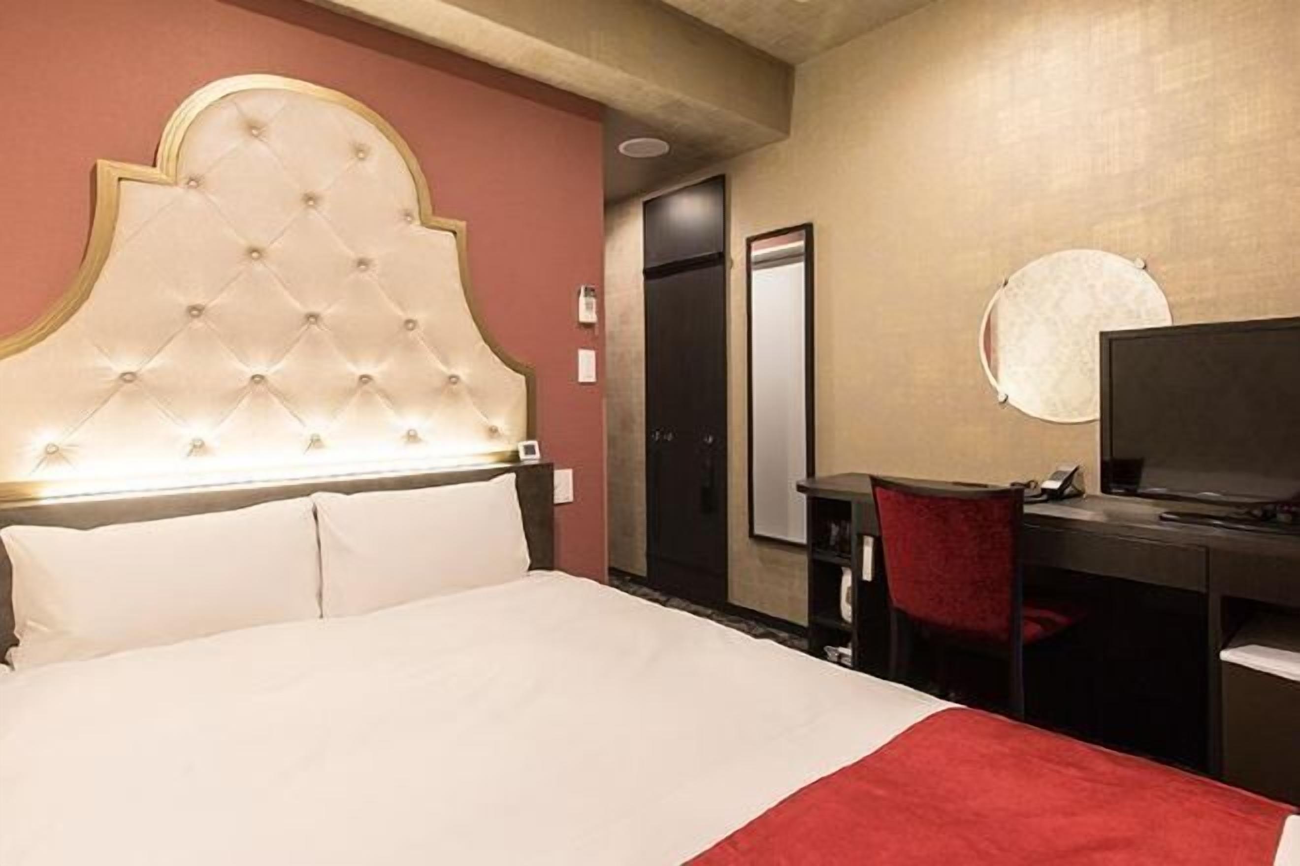 ผ้าม่านกันแสง, เตารีด/โต๊ะรีดผ้า, Wi-Fi ฟรี, ผ้าปูที่นอน