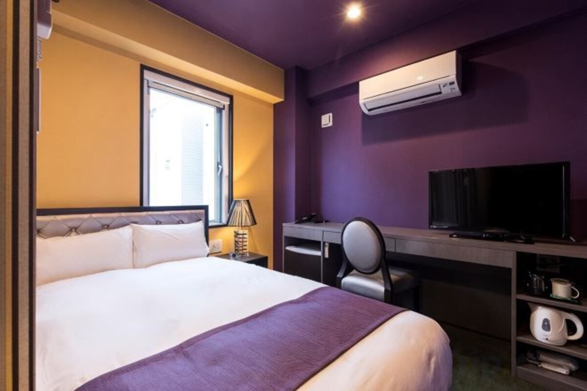 Cortinas blackout, tabla de planchar con plancha y wifi gratis 