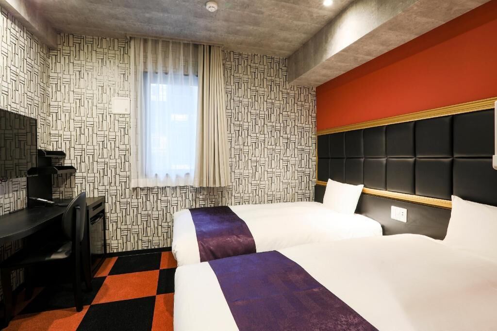 Cortinas opacas, tabla de planchar con plancha, wifi gratis
