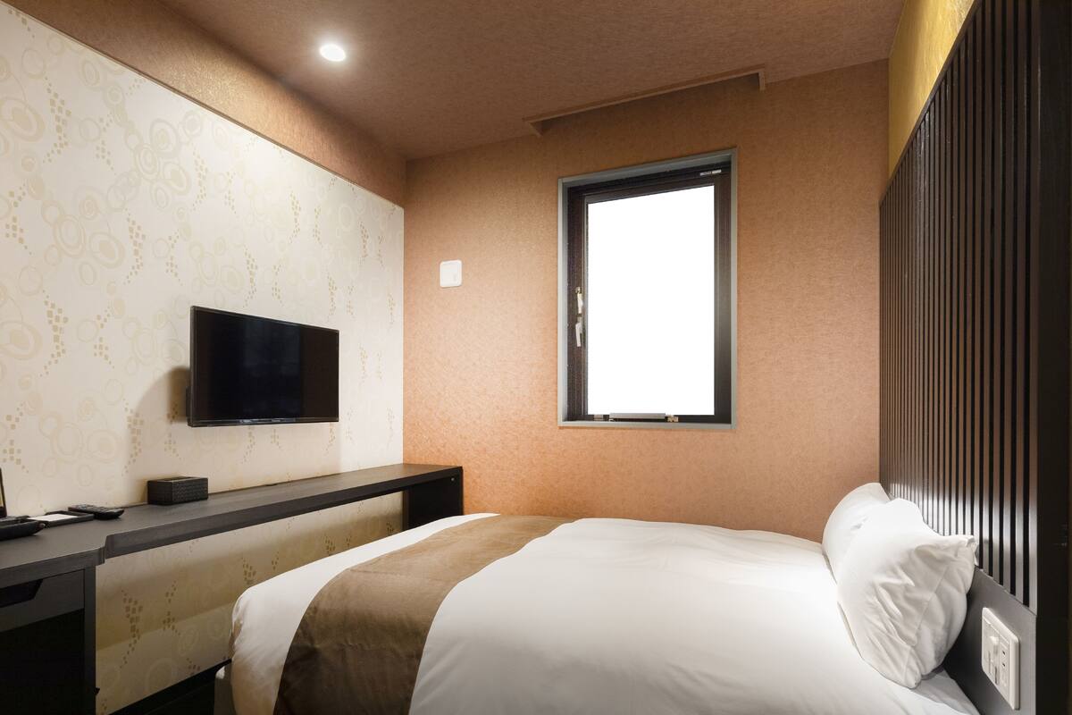 Habitación doble superior, para no fumadores (Semi Double) | Cortinas blackout, tabla de planchar con plancha y wifi gratis