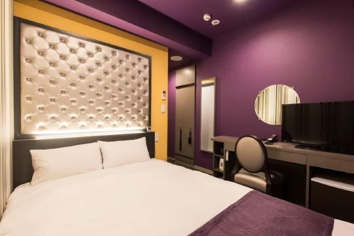 Cortinas blackout, tabla de planchar con plancha y wifi gratis