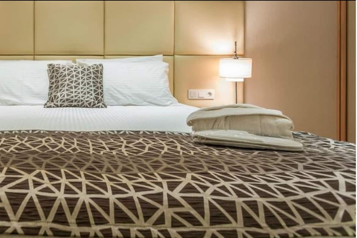 Premium bedding, minibar, in-room safe, desk