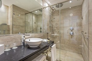 Deep-soaking bathtub, eco-friendly toiletries, hair dryer, bidet - Catalonia Ses Estaques - Adults Only (Santa Eulalia del Rio)