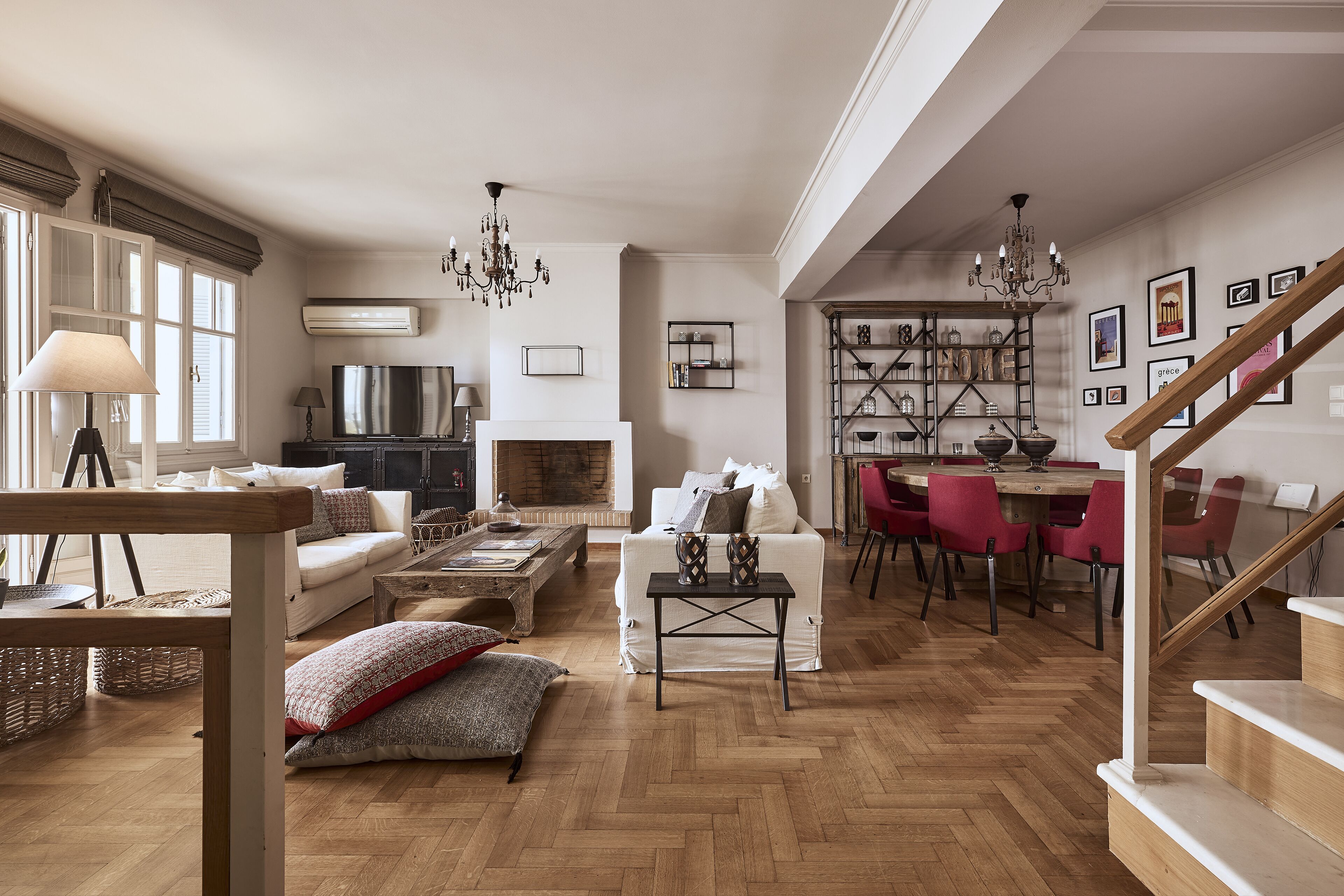 42-吋平面電視、衛星頻道、電漿電視、壁爐