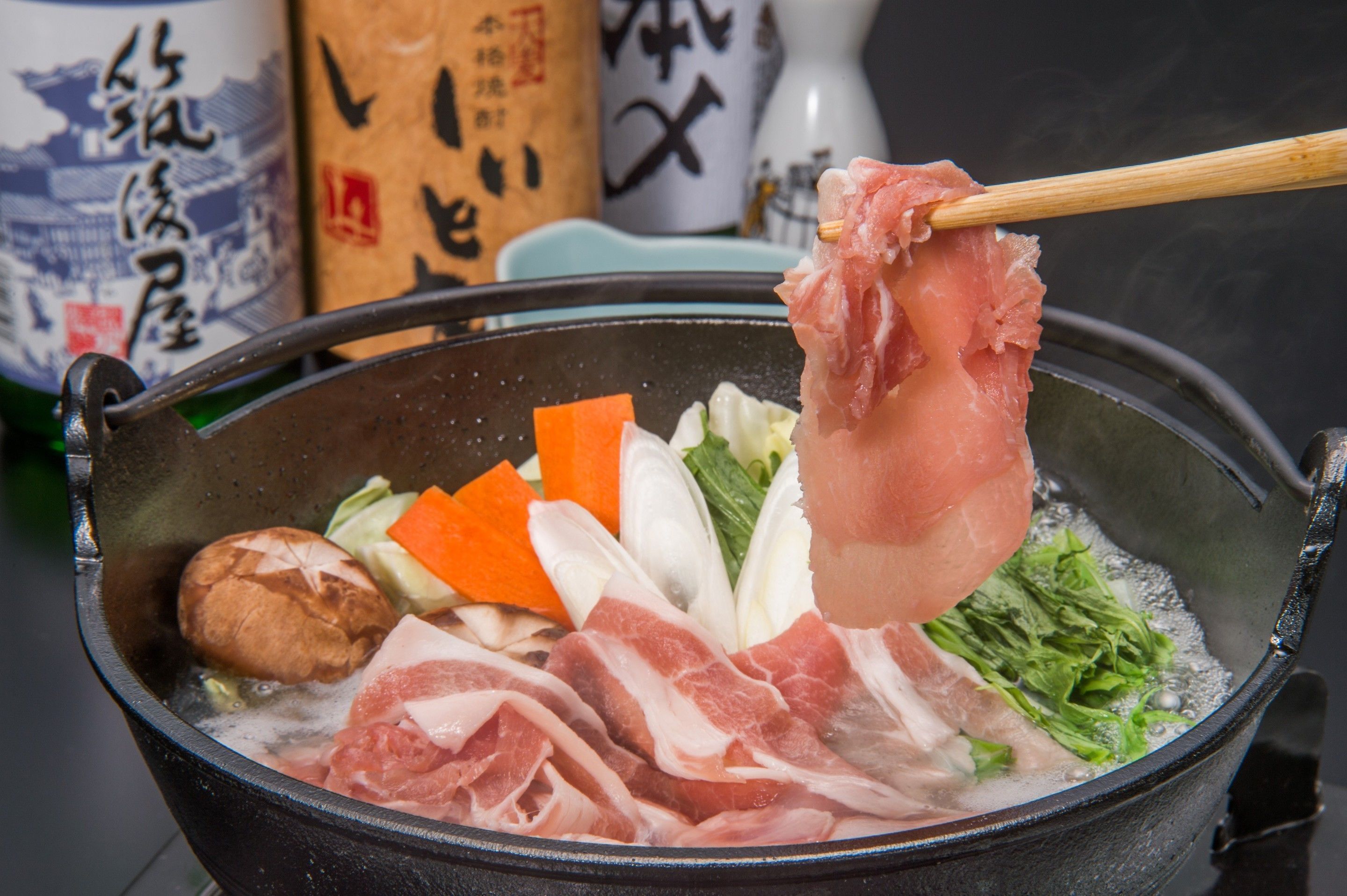 2 restaurants, breakfast, lunch, dinner served; international cuisine