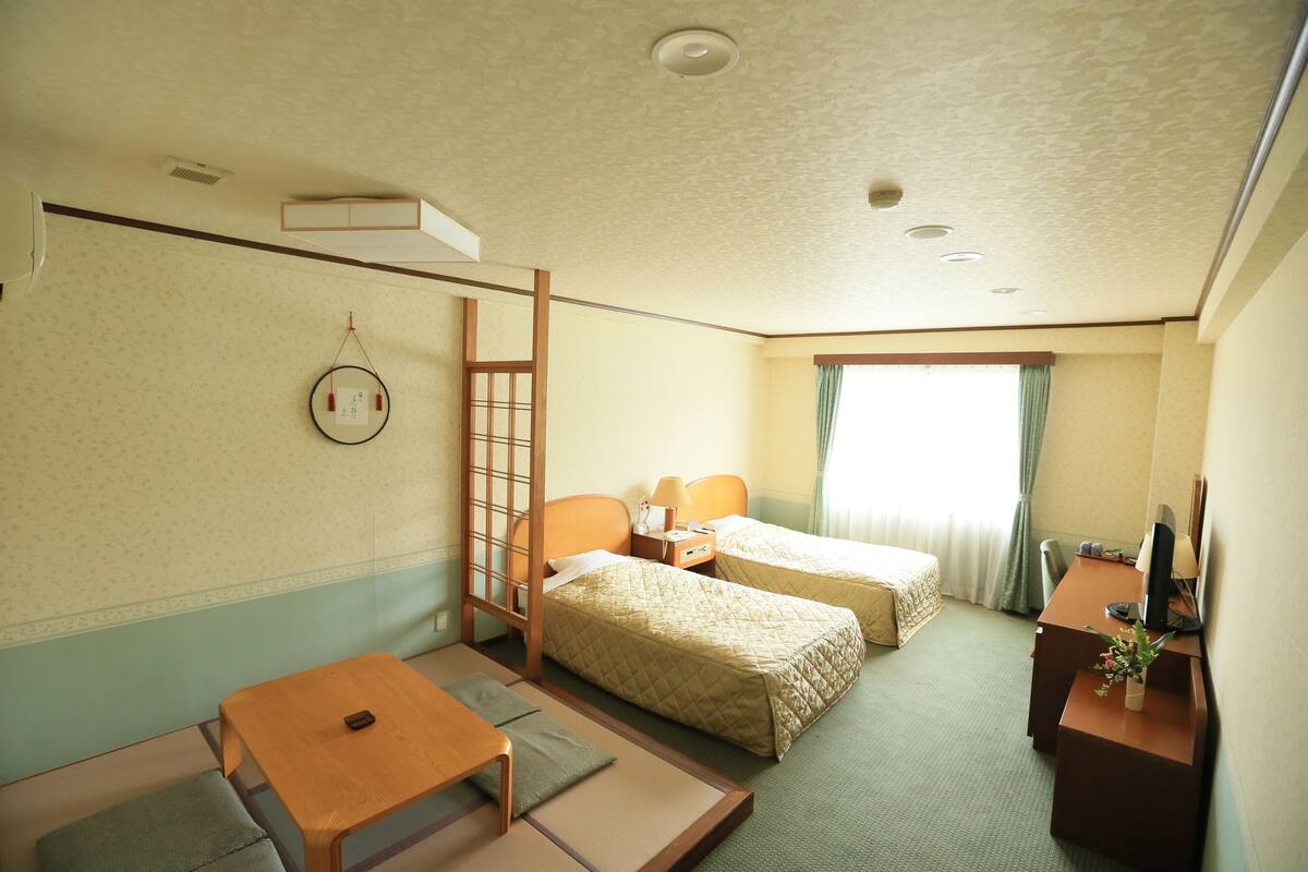 japanese western style twin room with japanese futon | in-room safe, free wifi