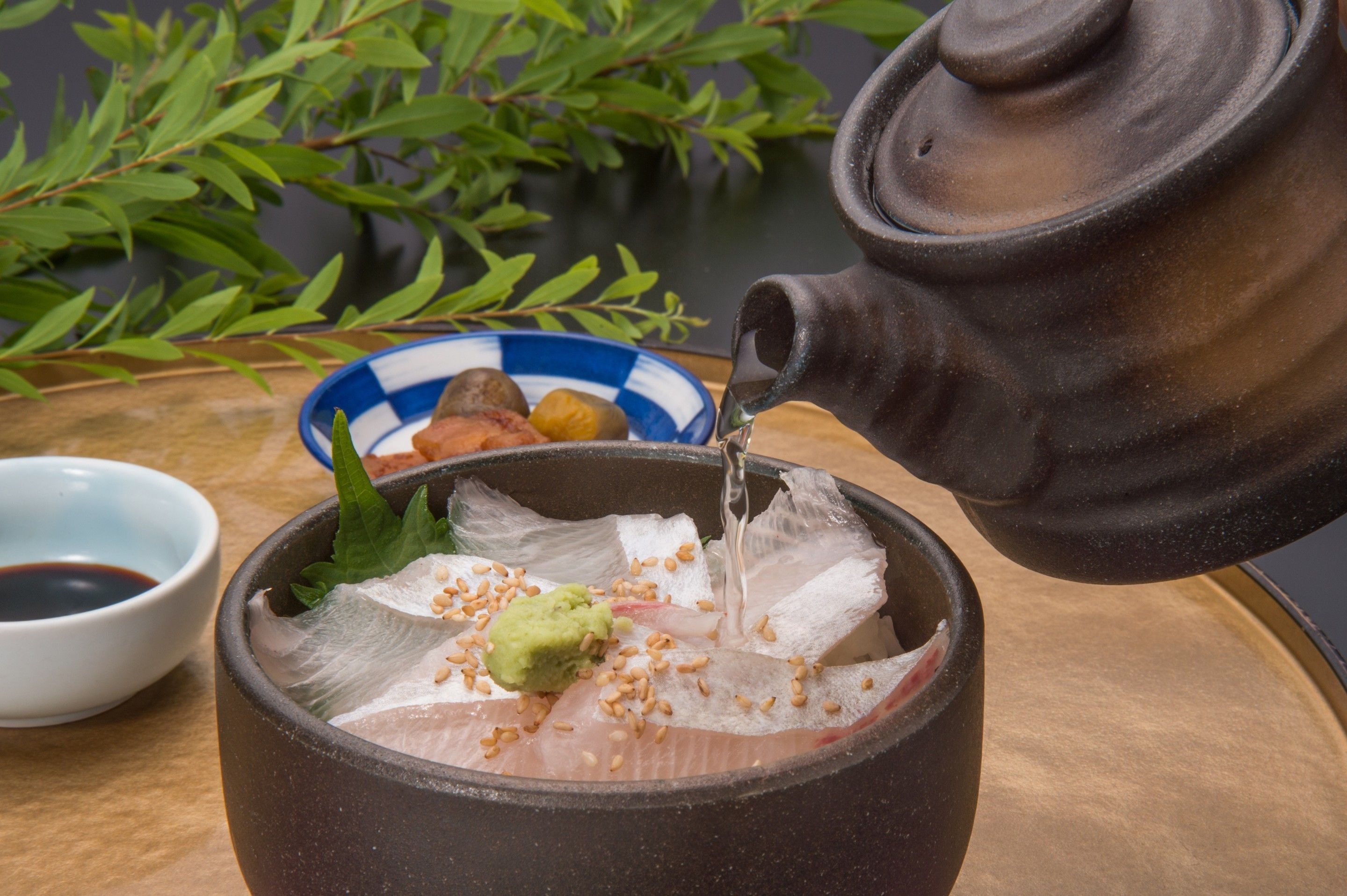 2 restaurants, breakfast, lunch, dinner served; international cuisine