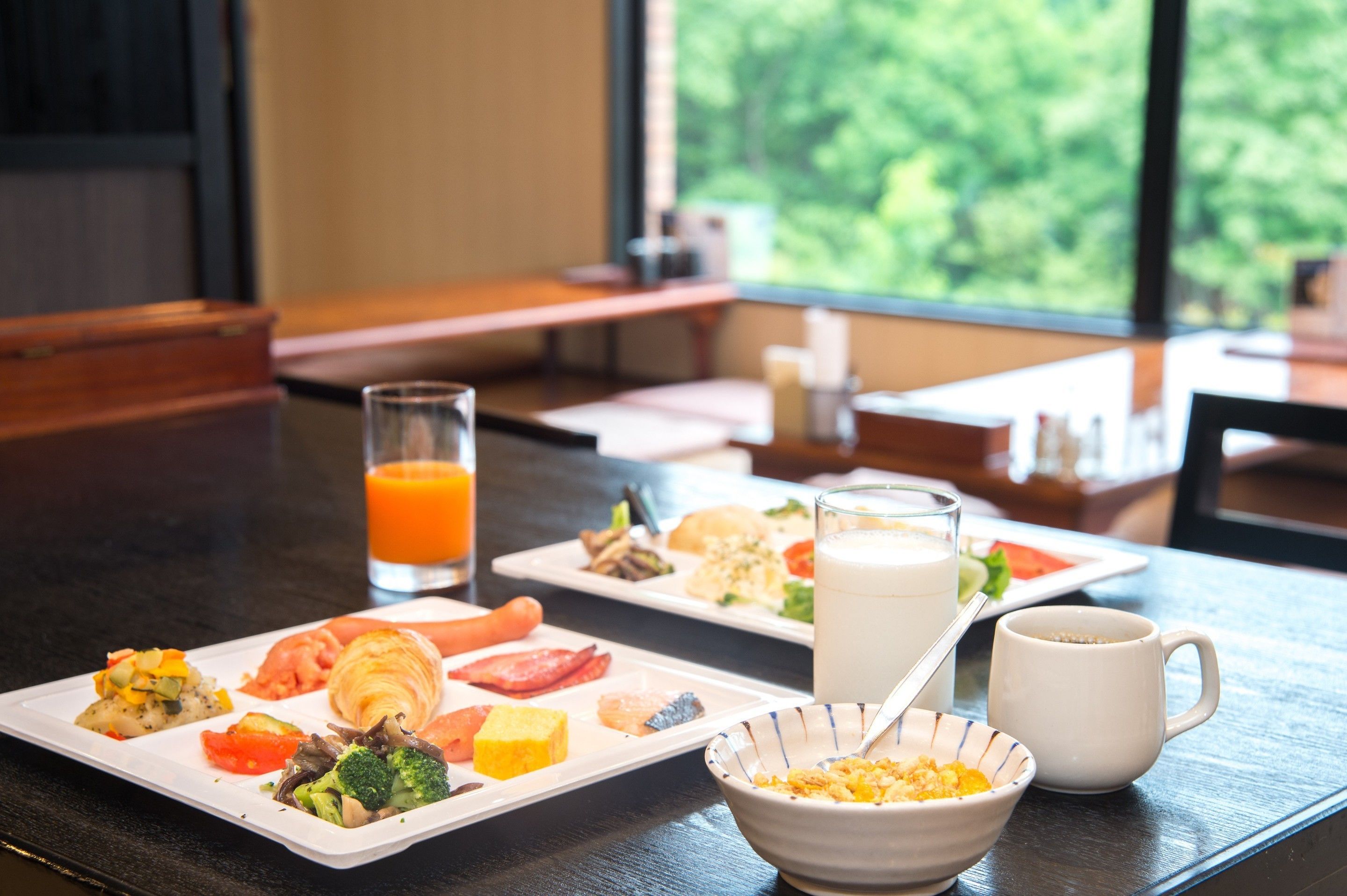 daily buffet breakfast (jpy 1000 per person)