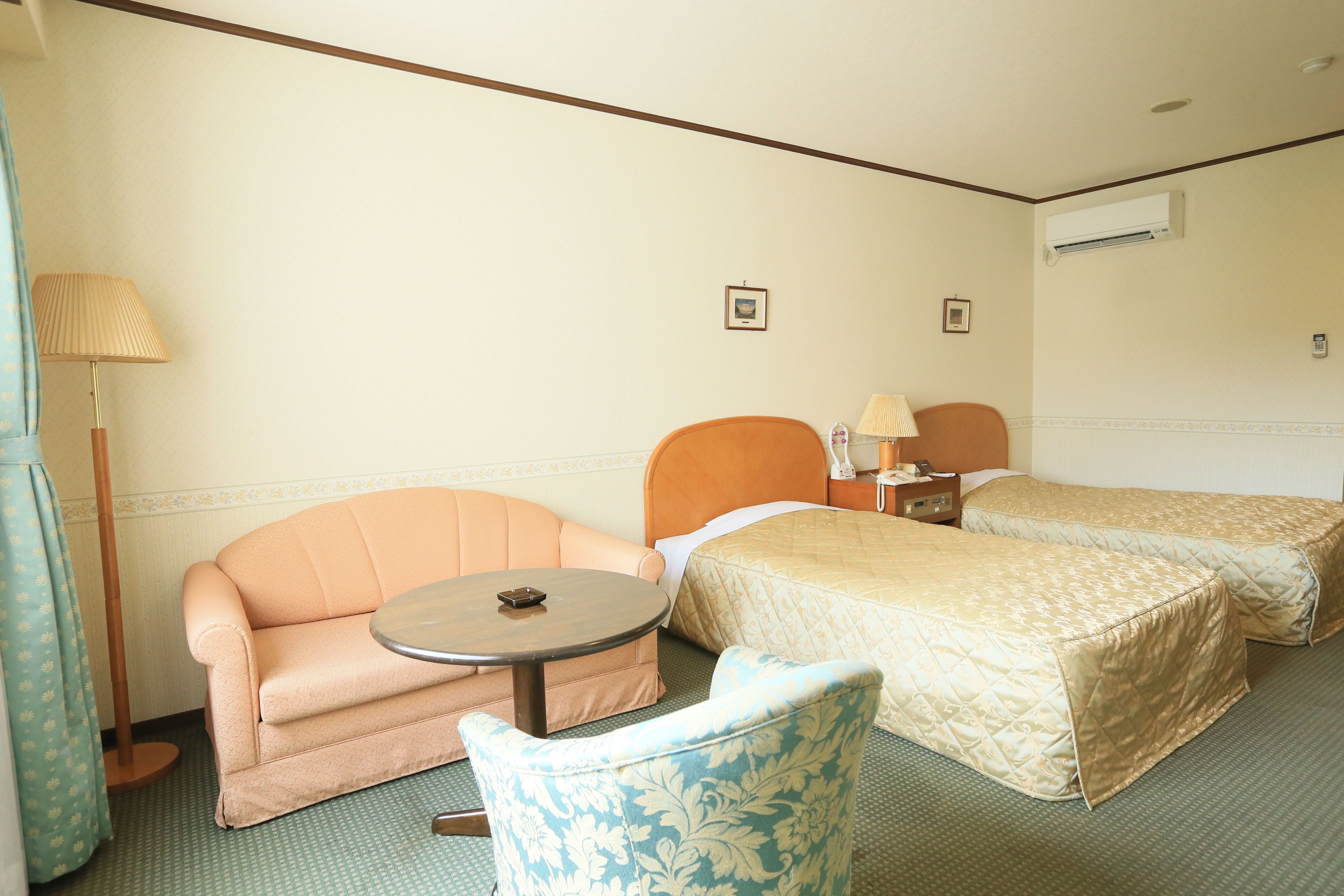 in-room safe, free wifi