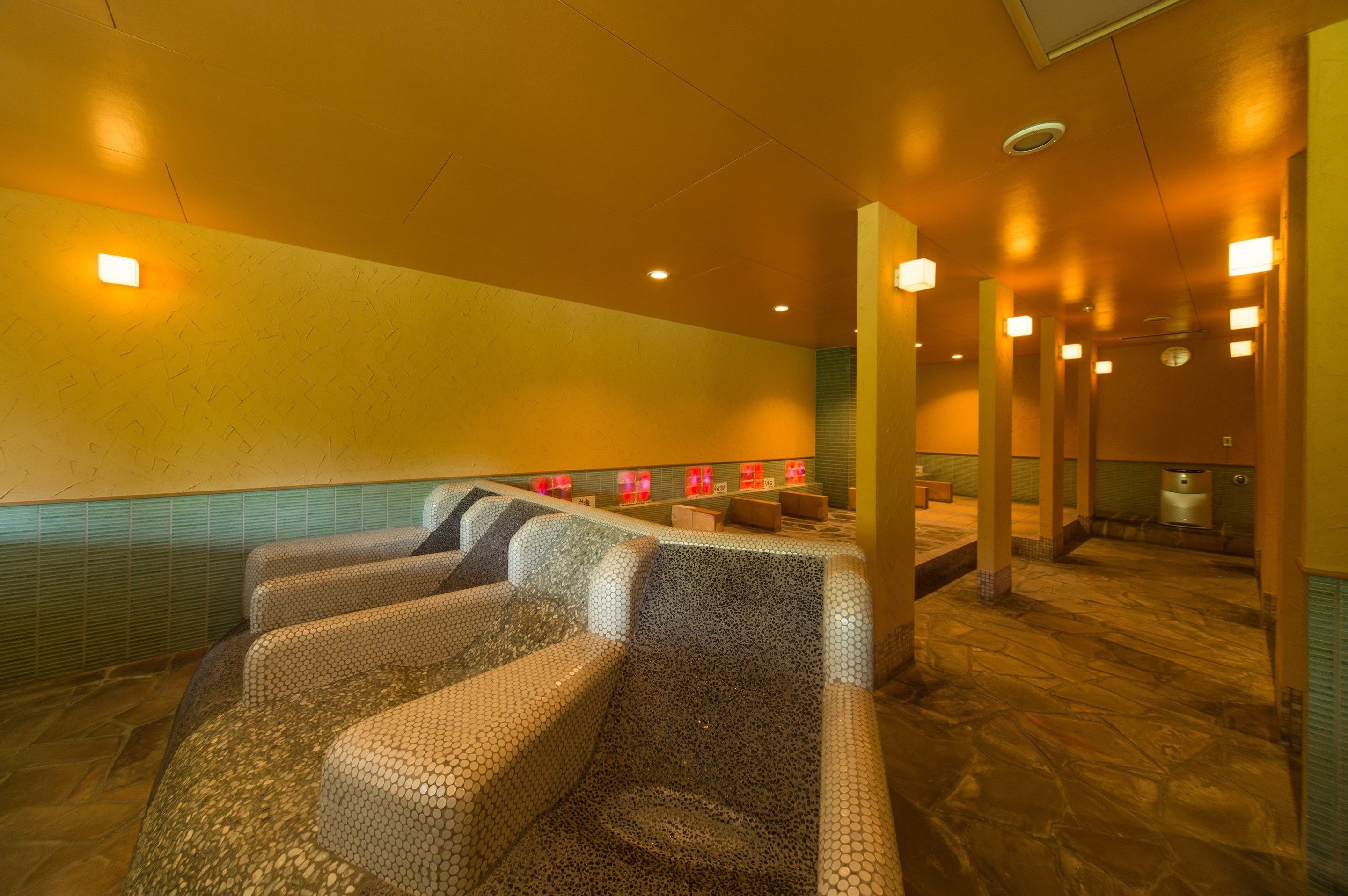 body treatments, aromatherapy, sports massages, facials, reflexology