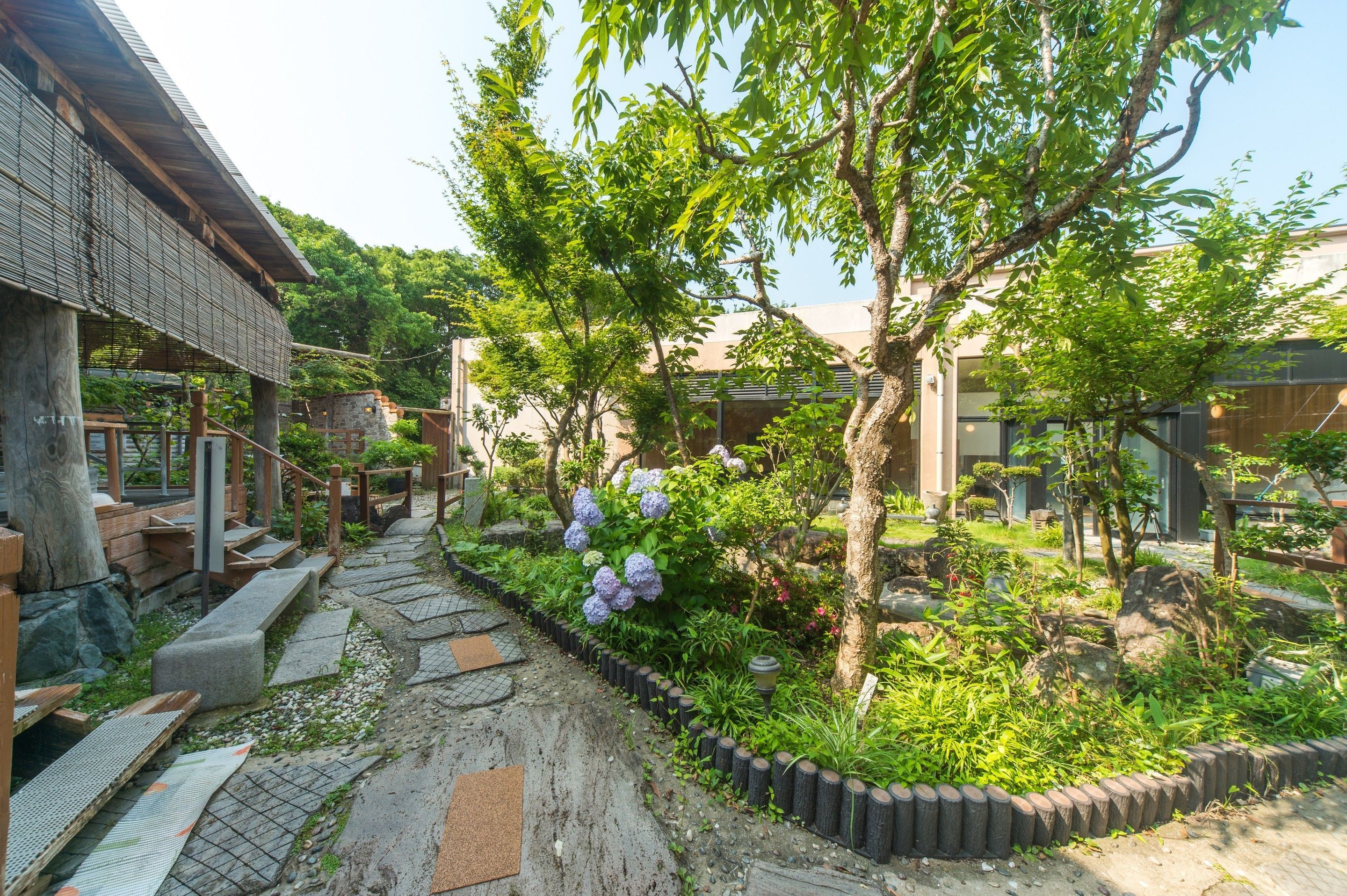 body treatments, aromatherapy, sports massages, facials, reflexology