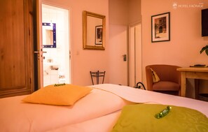 Comfort Suite, 1 Queen Bed, Non Smoking | Desk, blackout drapes, soundproofing, iron/ironing board - Hotel 3 Könige (Aachen)