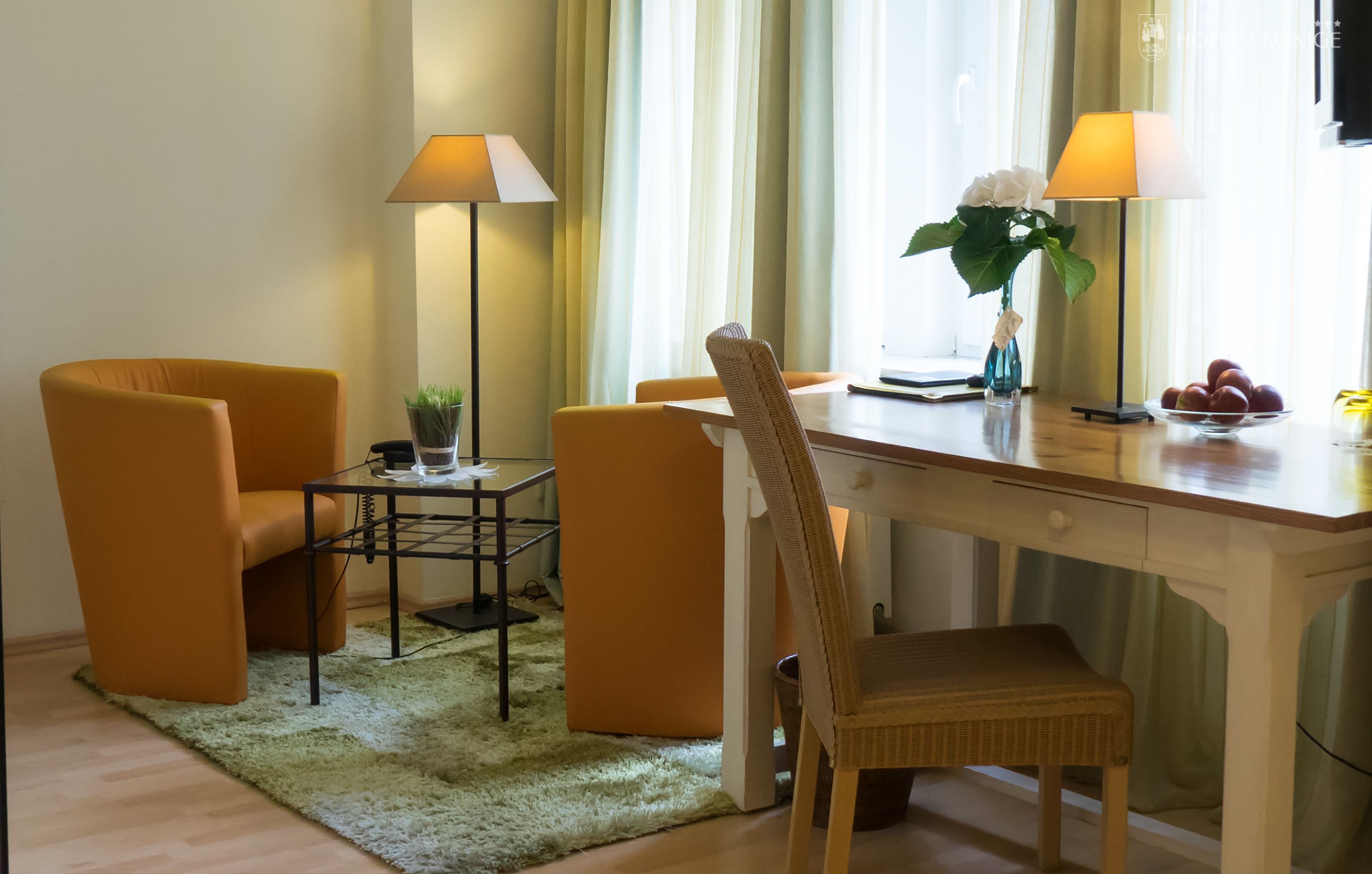 Business Double Room, Non Smoking | Living area | Flat-screen TV