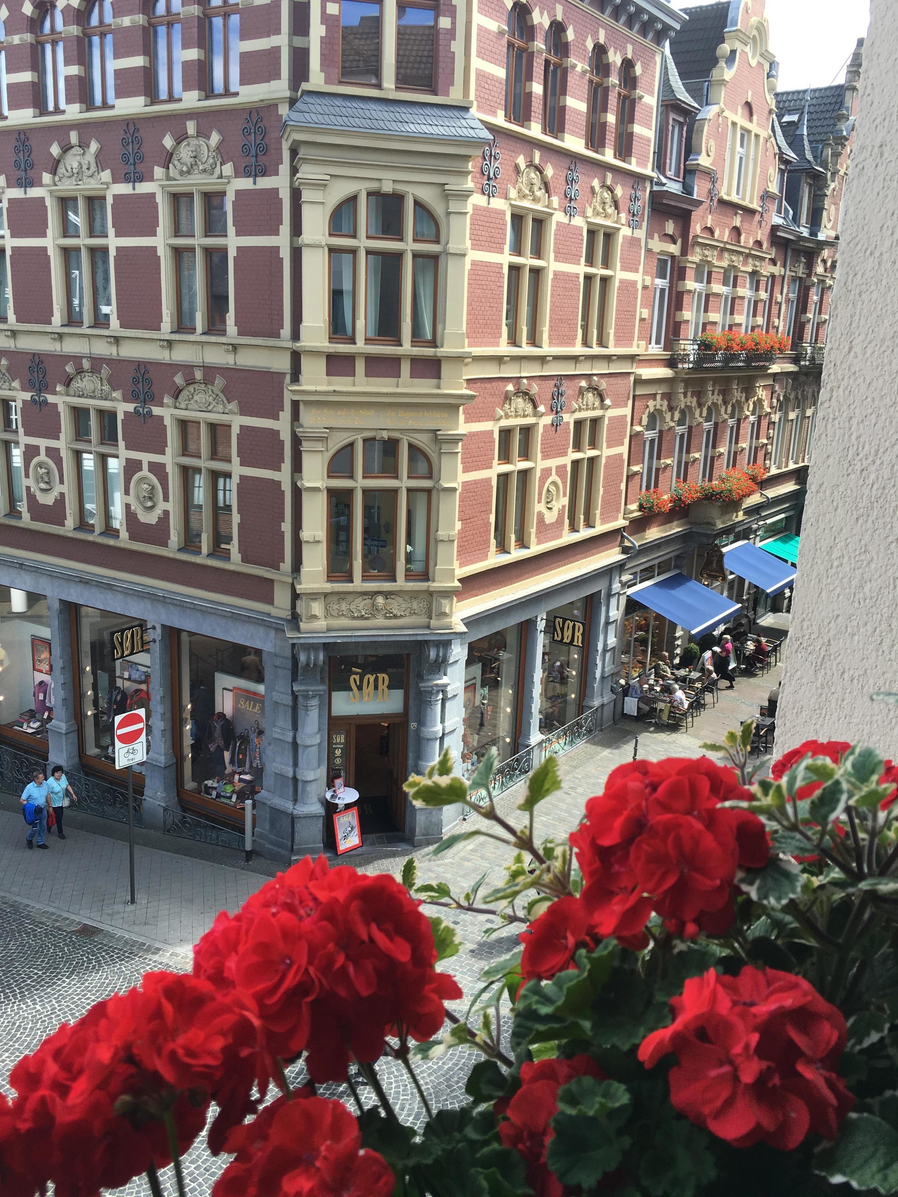 comfort suite, 1 queen bed, non smoking | 1 bedroom, desk, blackout curtains, soundproofing