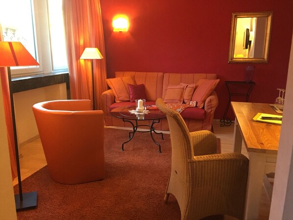 ツインルーム 禁煙 | デスク、遮光カーテン、防音設備、アイロン / アイロン台