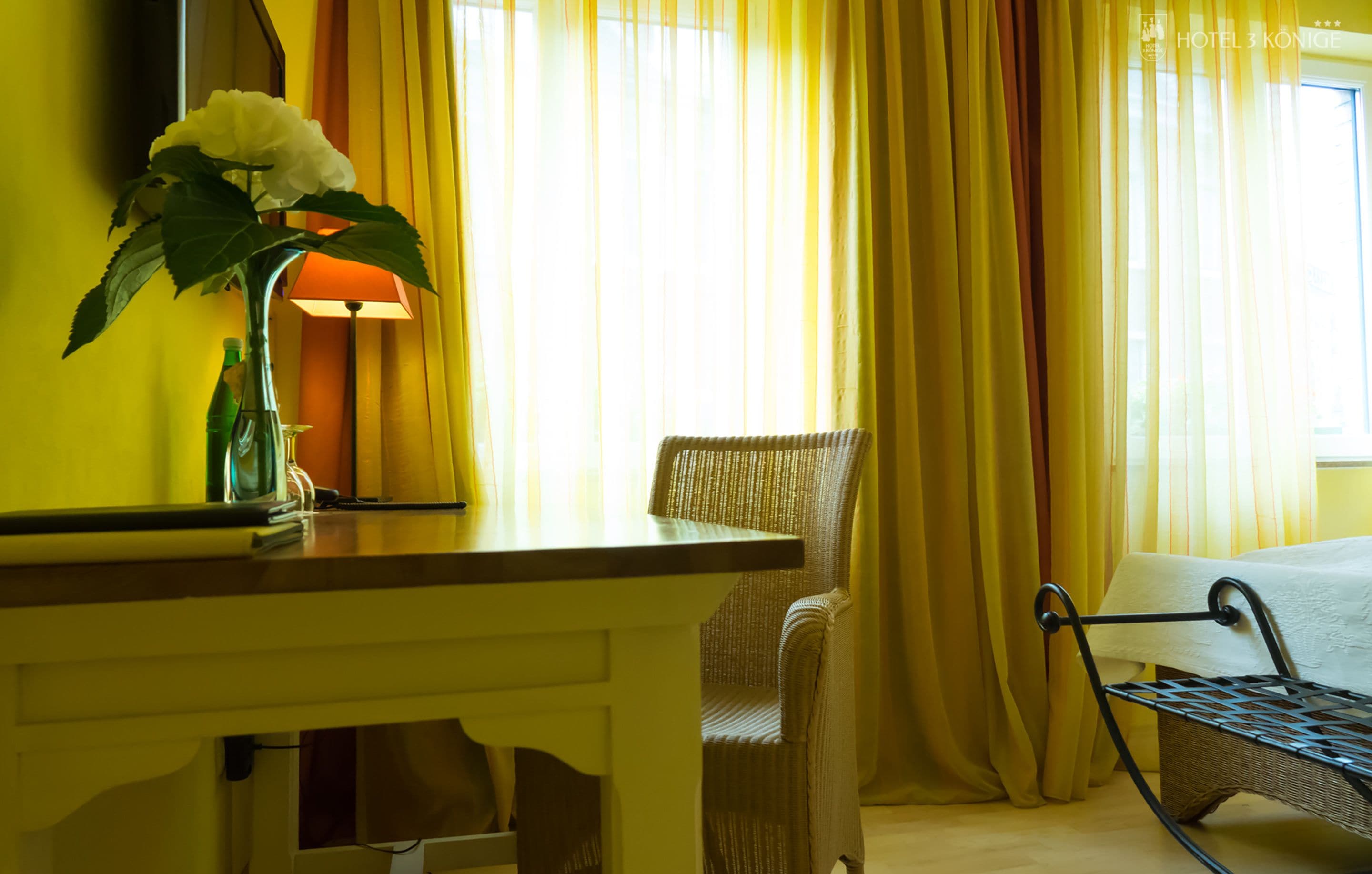 套房 (Suite for single use) | 办公桌、遮光窗帘、隔音、熨斗/熨板