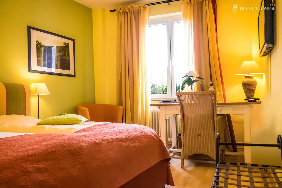 Habitación doble, no fumadores | Escritorio, cortinas opacas, sistema de insonorización