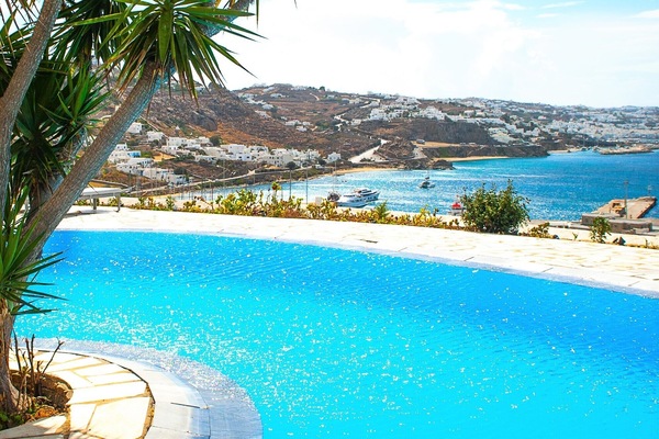 2 outdoor pools, sun loungers