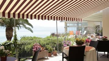 Daily buffet breakfast (EUR 8.00 per person)