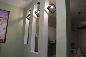 32 インチの薄型テレビ (デジタル放送視聴可)、テレビ