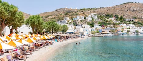 Una spiaggia nelle vicinanze, teli da spiaggia