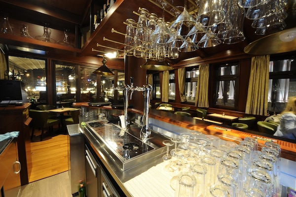 Breakfast, lunch, dinner served; Mediterranean cuisine