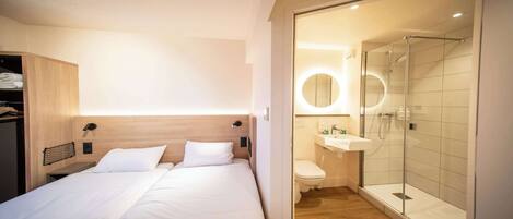 Chambre Standard, 2 lits une place | Salle de bain accessible aux personnes à mobilité réduite