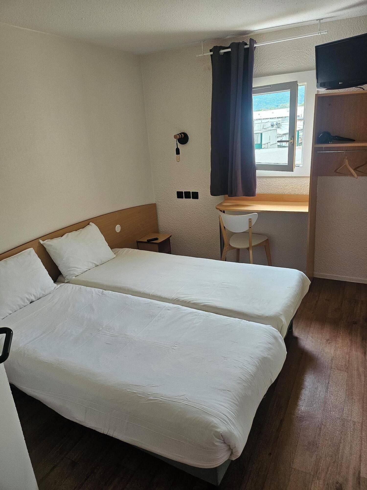Bureau, lits bébé (gratuits), Wi-Fi gratuit, draps fournis