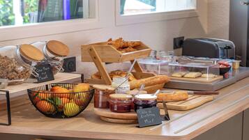 Daily buffet breakfast (EUR 8.90 per person)