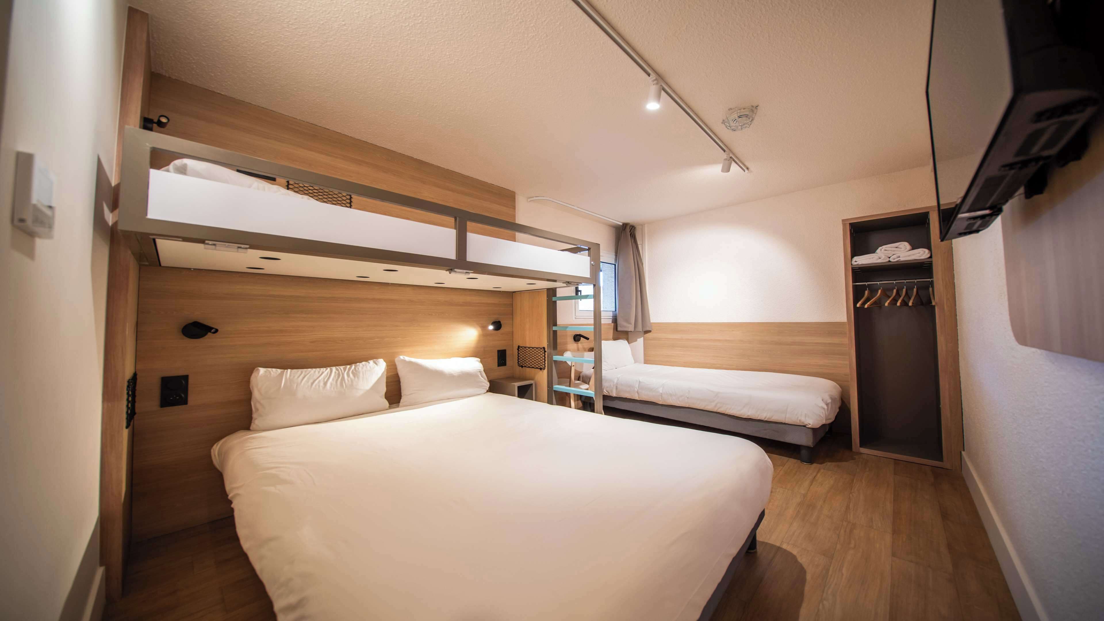 Desk, free cots/infant beds, free WiFi, bed sheets