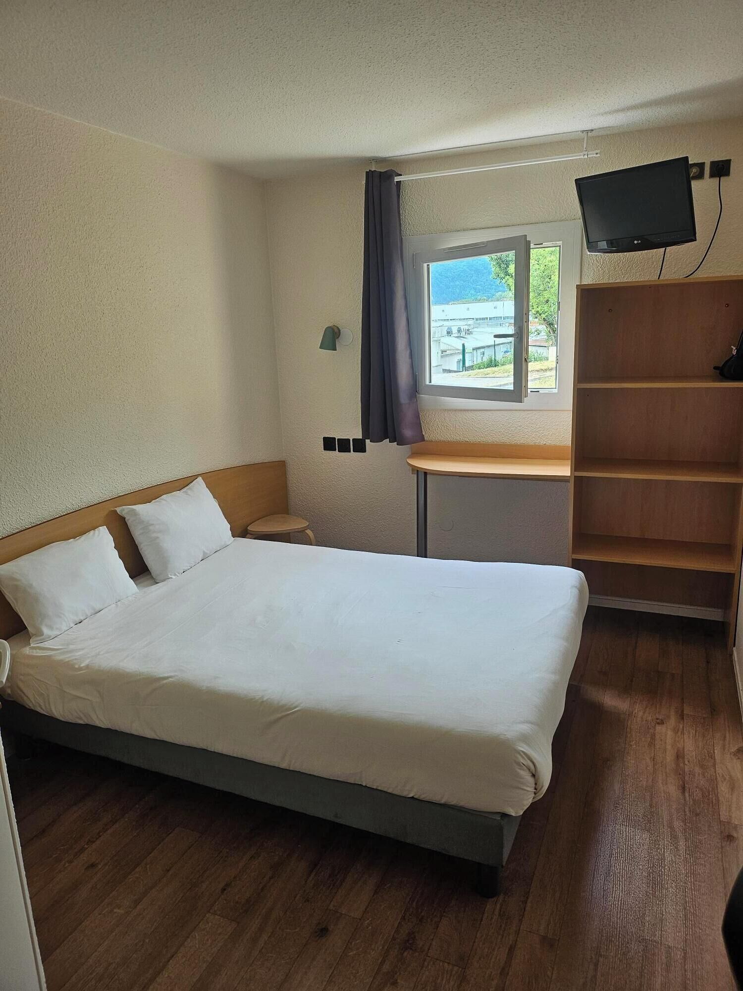 Bureau, lits bébé (gratuits), Wi-Fi gratuit, draps fournis