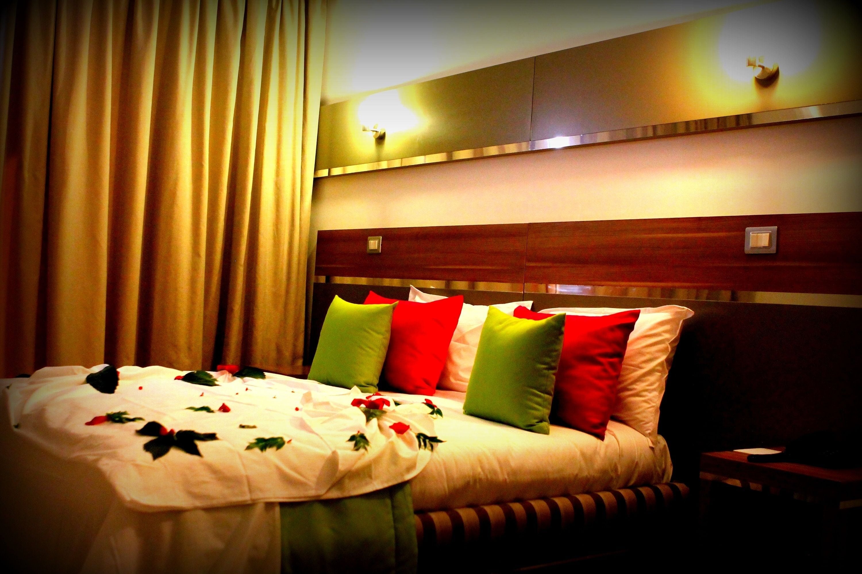 standard double or twin room | premium bedding, in-room safe, blackout curtains, soundproofing