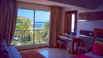 Suite | Premium bedding, in-room safe, blackout drapes, soundproofing