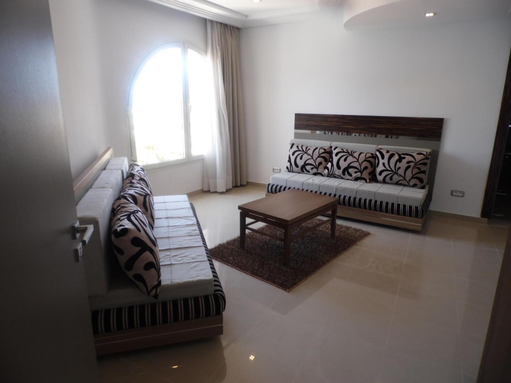 32-inch plasma tv with satellite channels, tv