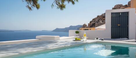 Panoramic House | Pool | Seasonal outdoor pool, sun loungers