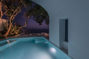 Seasonal outdoor pool, sun loungers