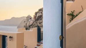 A coastal building with a view of the sea and mountains. - Pina Caldera Residence (Santorini)