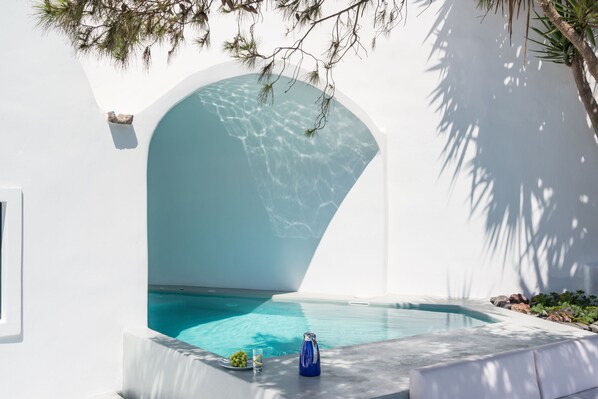 Piscine extérieure (ouverte en saison), chaises longues