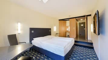 Habitació doble estàndard | Roba de llit d'alta qualitat, minibar i escriptori