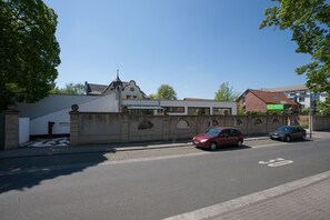 Front of property - Hotel Wiehberg (Hannover)