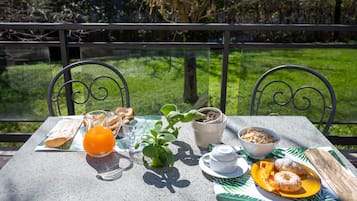 Daily buffet breakfast (EUR 12 per person)