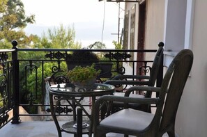 Balcony - Nikolaos Pension (Nafplio)