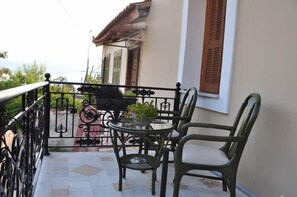 Balcony - Nikolaos Pension (Nafplio)