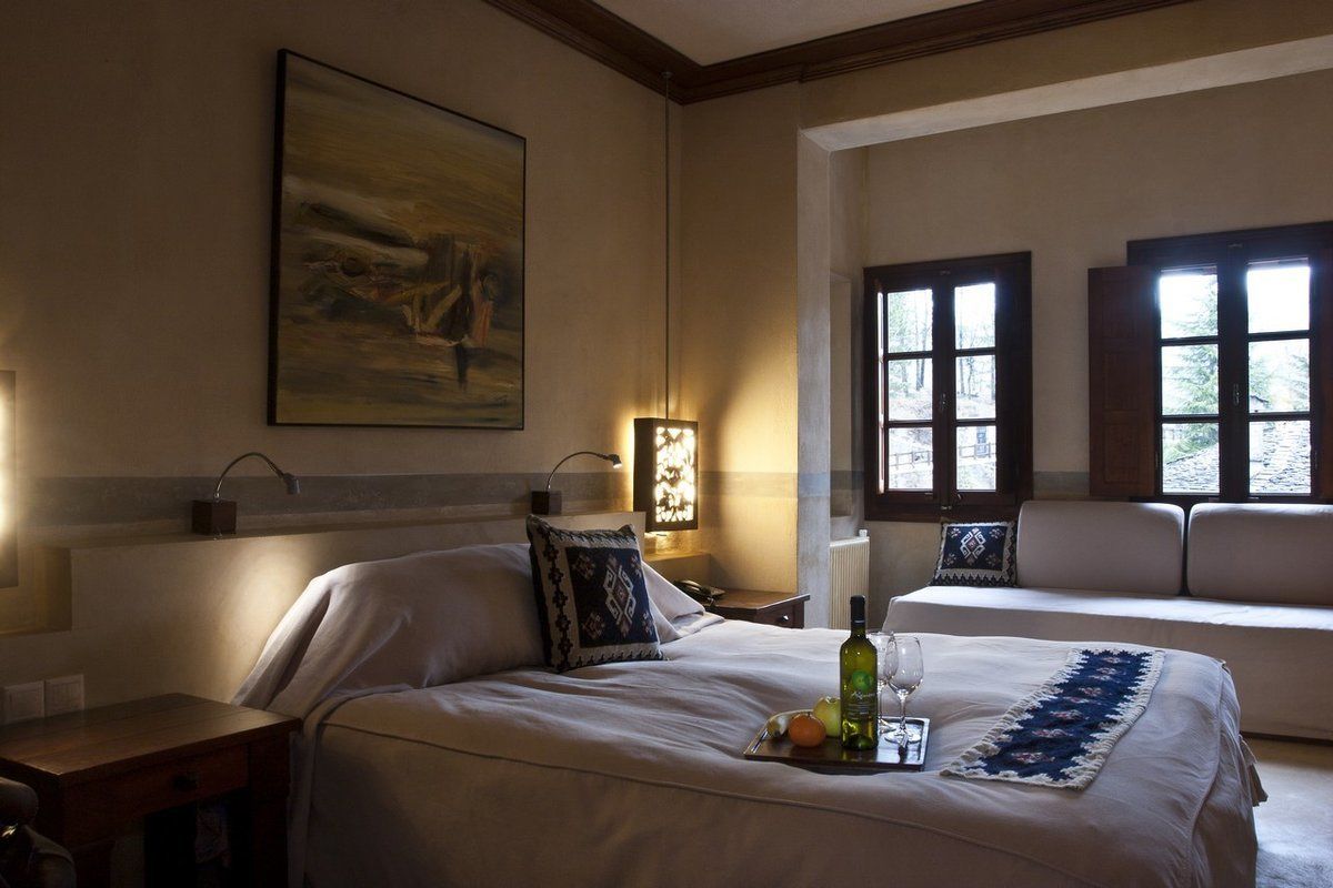 standard double room | minibar, in-room safe, desk, iron/ironing board