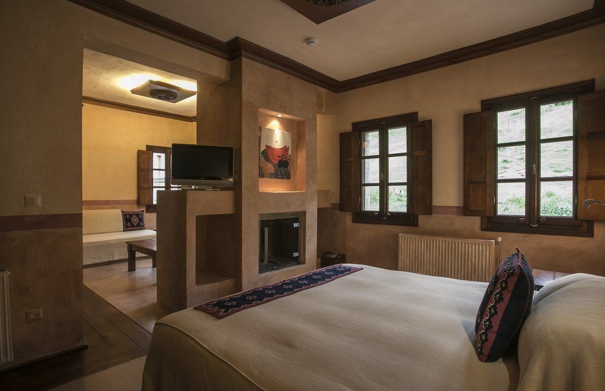 suite | minibar, in-room safe, desk, iron/ironing board