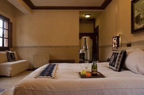 Superior Double Room | Minibar, in-room safe, desk, iron/ironing board